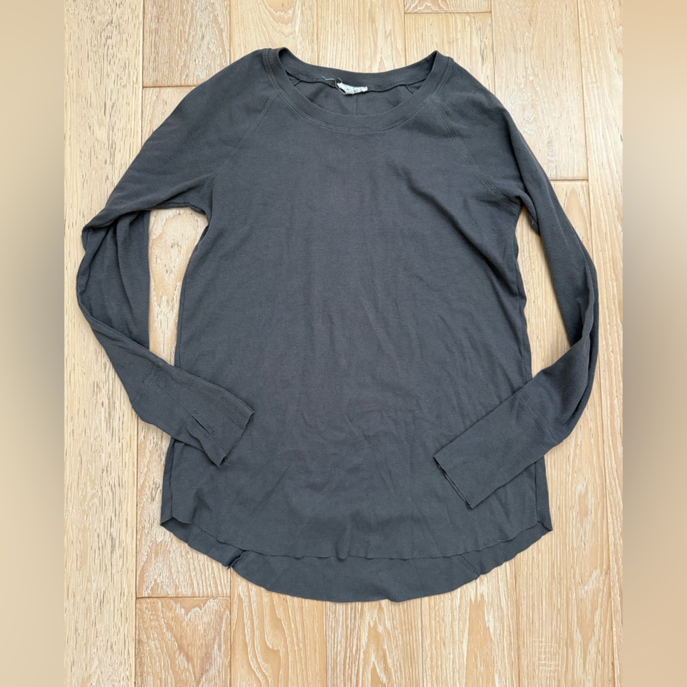 Easel women’s long sleeve ribbed shirt‎ gray size M ribbed scoop neck thumb hole